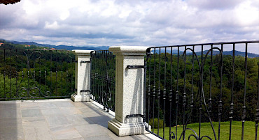 Pilastrini balcone in granito
